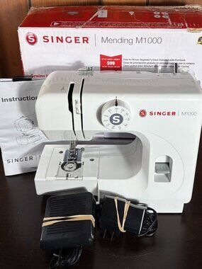 SINGER Mending M1000 Mend & Sew Sewing Machine w/ Box Tested Working EUC